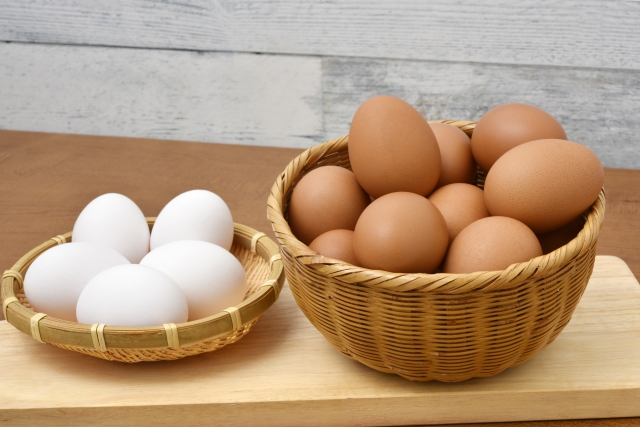 茶色い卵と白い卵