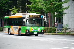 バスの国旗掲揚