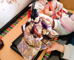 雛人形を片付ける